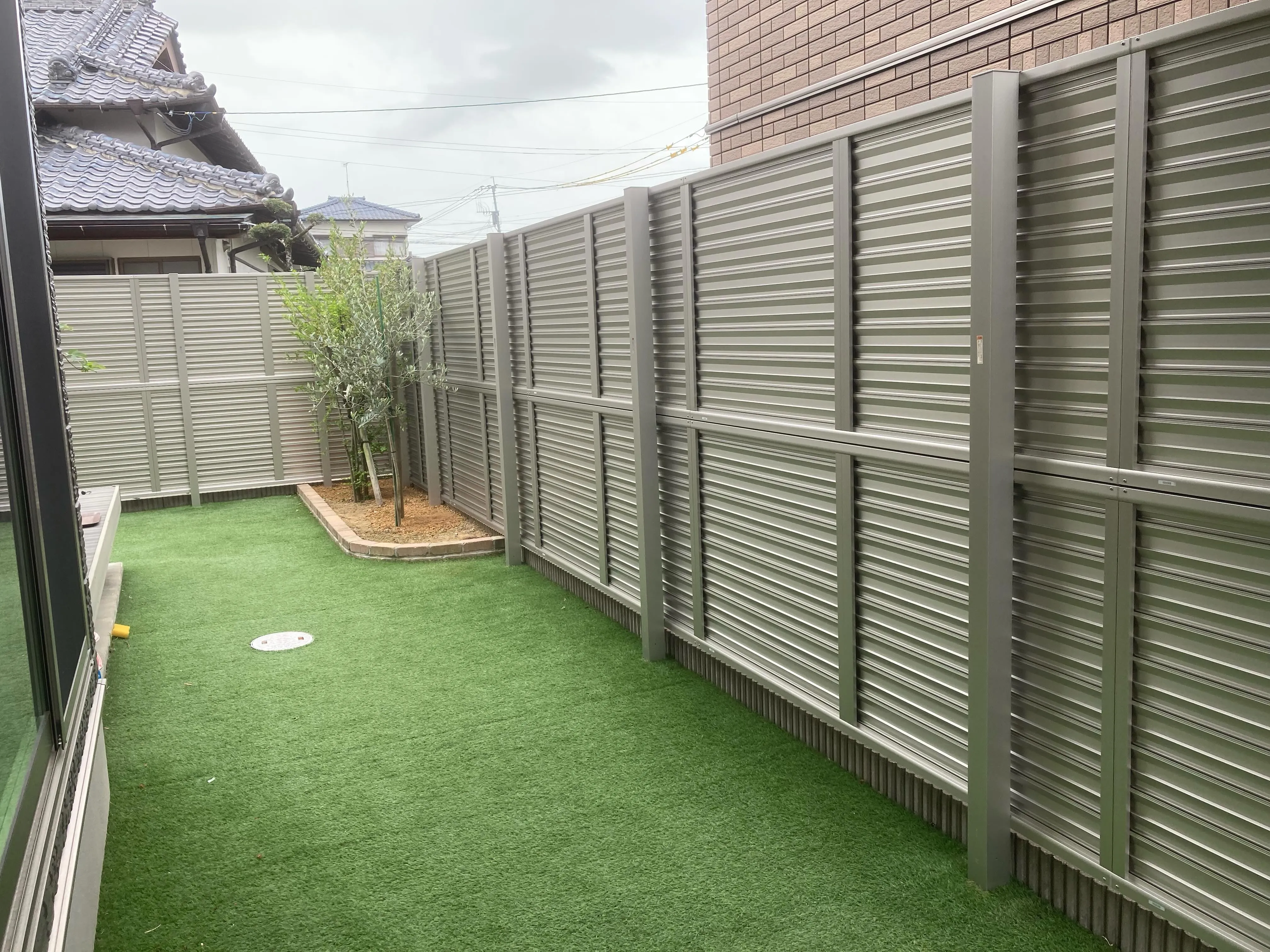 プライバシーとスタイルを兼ね備えたフェンス🌿